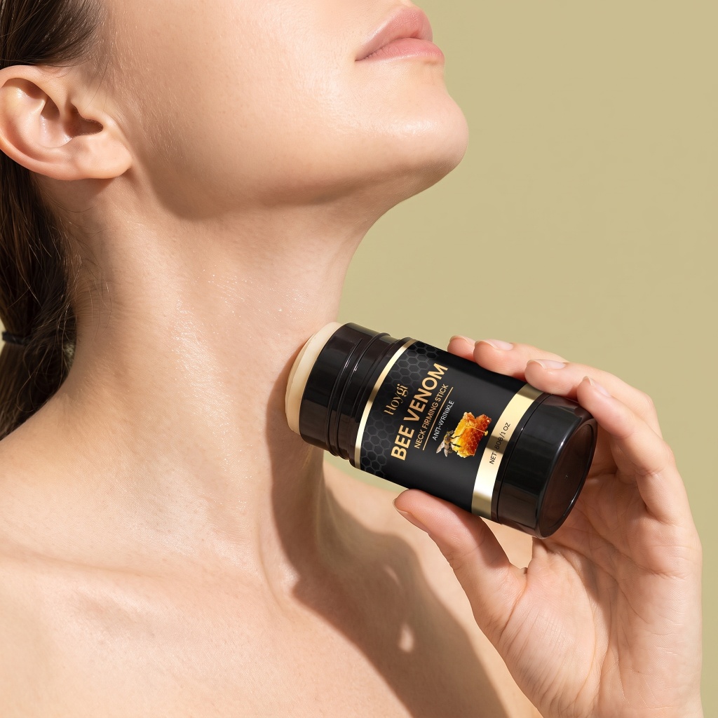 蜂毒ネックファーミングスティック しわ対策 乾燥軽減 肌の弾 - Peptide Neck Cream のレビューと価格